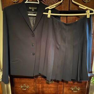 Larry Levine - 12P navy suit - jacket and skirt